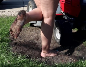 marcy_lawn_dirty_feet